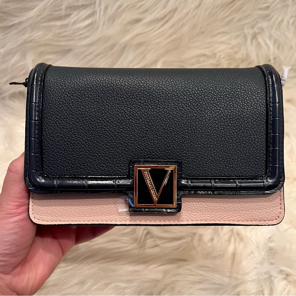 ❌SOLD❌NWT Victoria’s Secret Chain Wallet/Crossbody